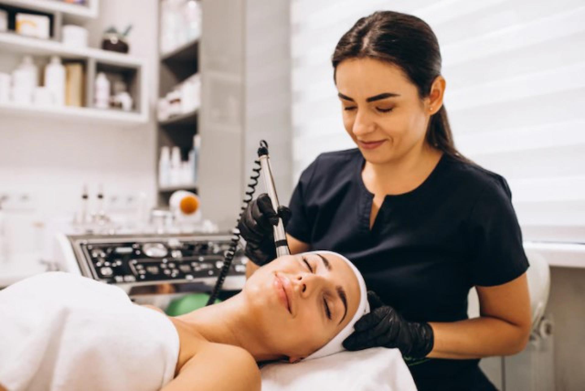 Aparatología estética facial profesional: innovación en tratamientos faciales